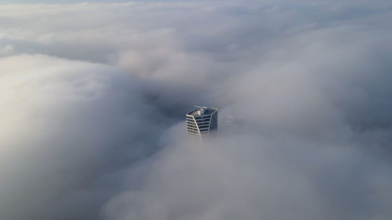 Bursa'da Yoğun Sis: Mudanya Binaları Bulutların Üzerinde — Drone Görüntüleri İlgi Çekti