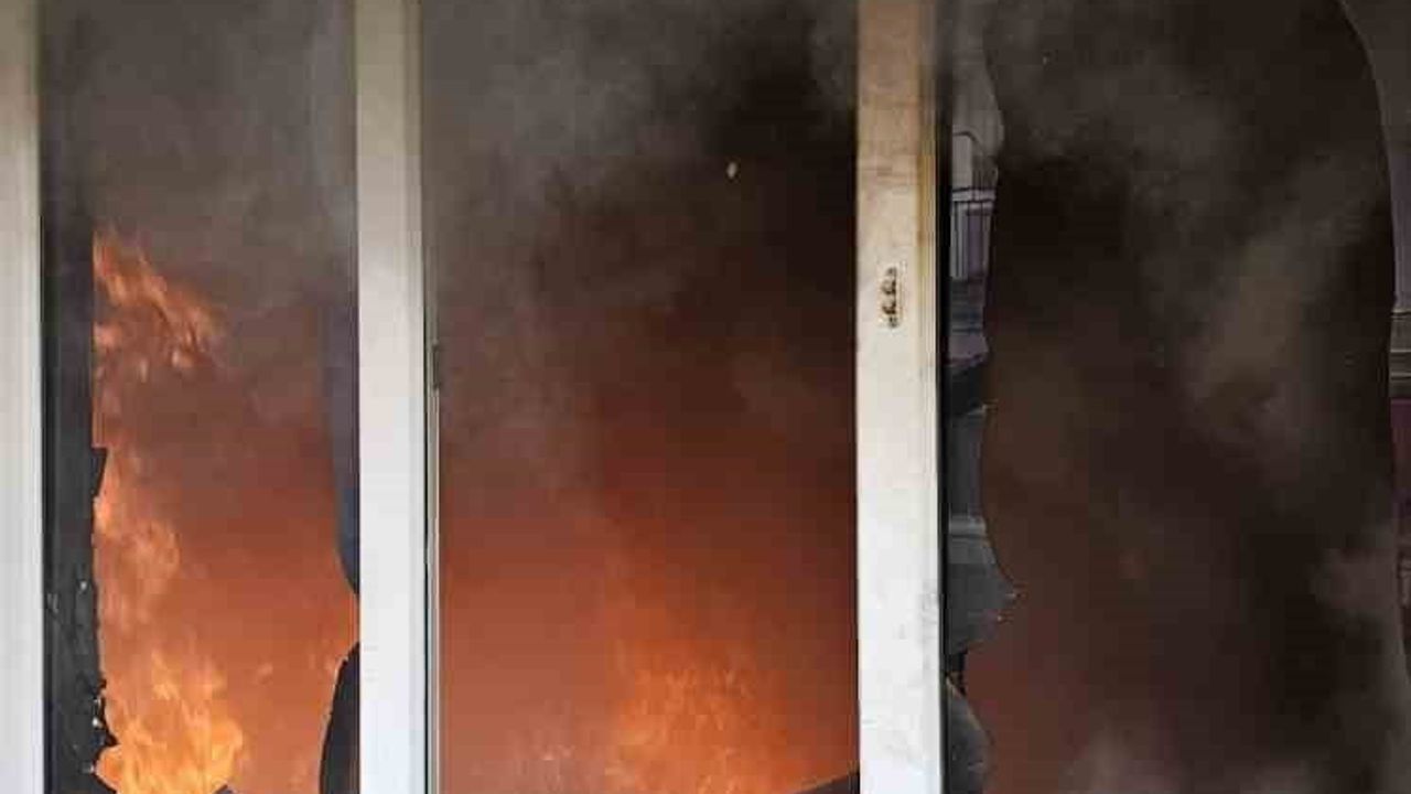 Bursa İnegöl'de Apartman Yangını: 2 Kişi Dumandan Etkilendi