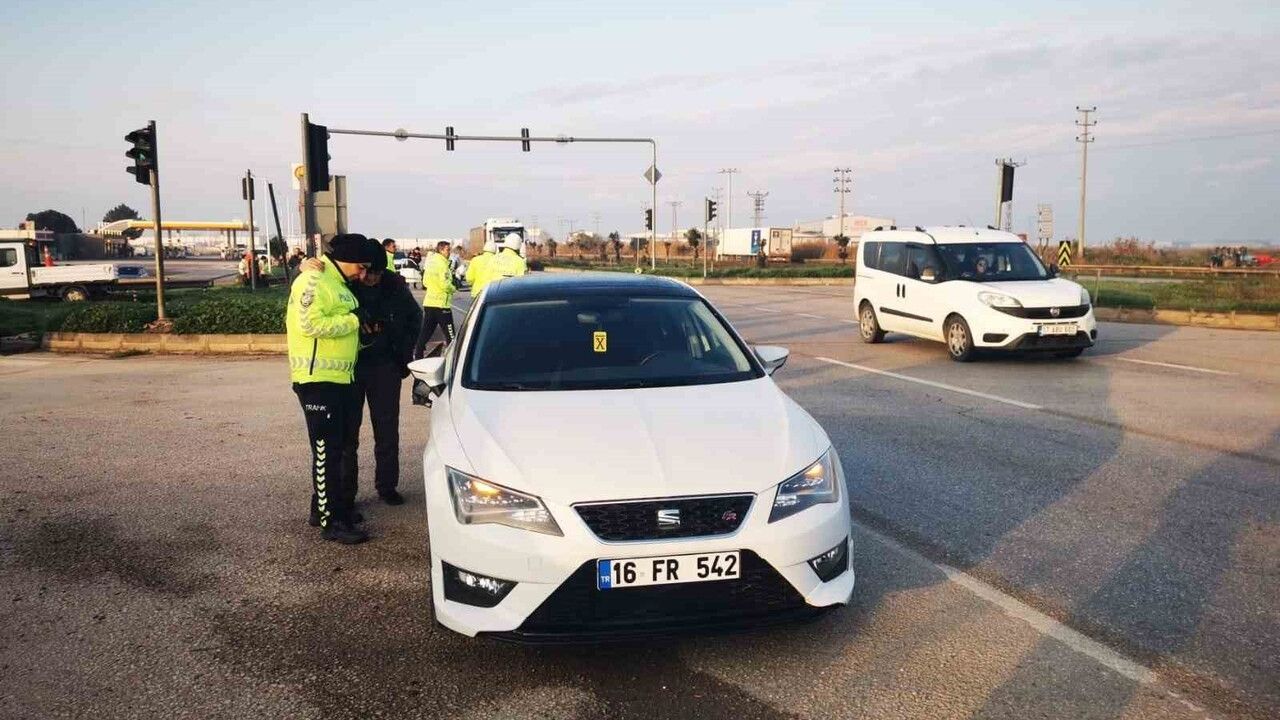 Bursa Karacabey'de Trafik Kazası: 15 Yaşındaki Furkan Altın Hayatını Kaybetti