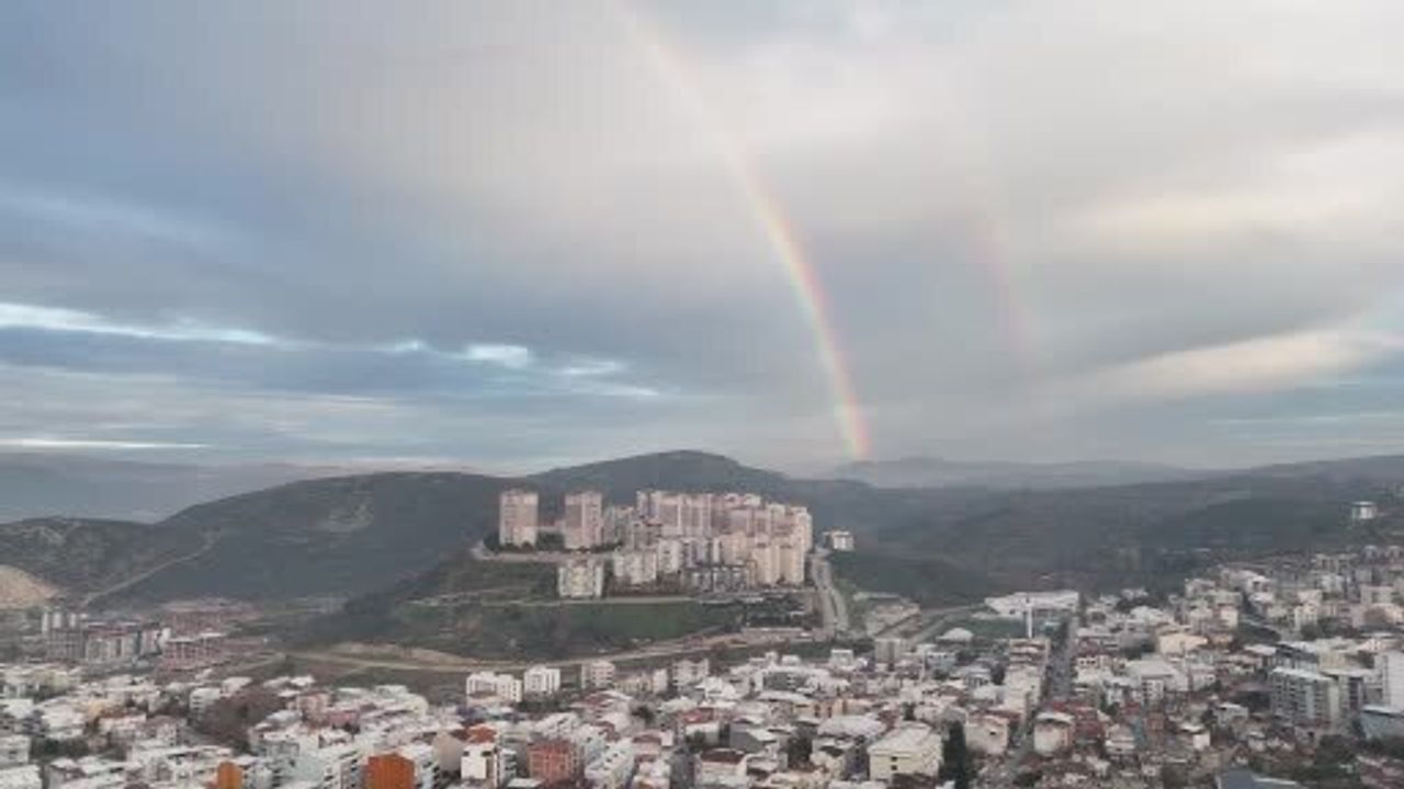Bursa Kestel'de Yağmur Olmadan Parlak Gökkuşağı