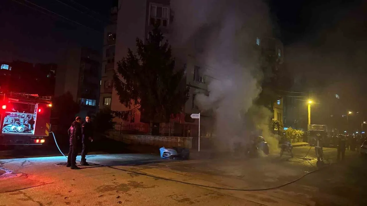 Bursa Nilüfer'de elektrikli otomobil alev aldı