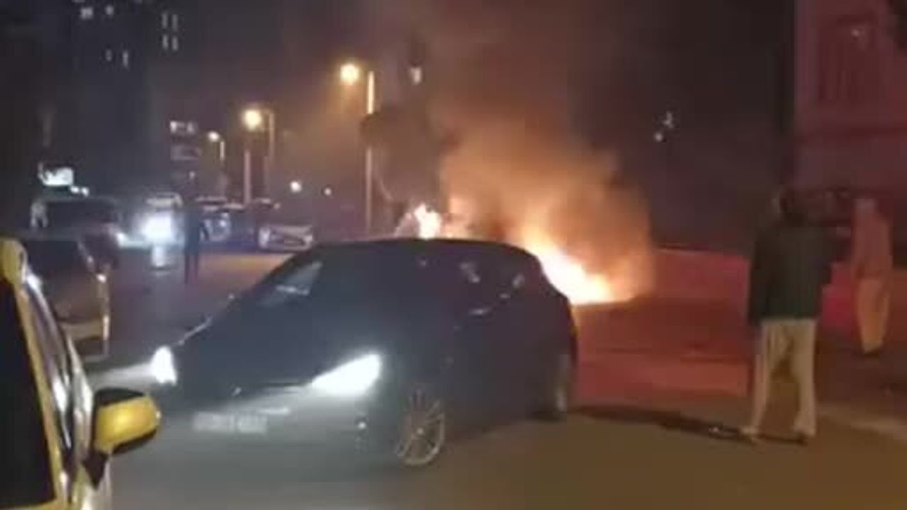 Bursa Nilüfer'de Elektrikli Otomobil Alev Aldı