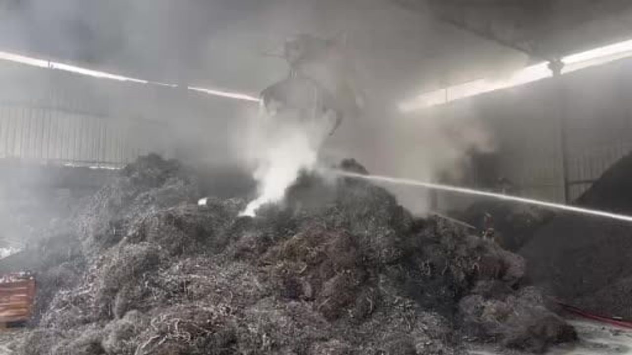 Bursa Nilüfer'de Metal Geri Dönüşüm Fabrikasında Yangın Paniği