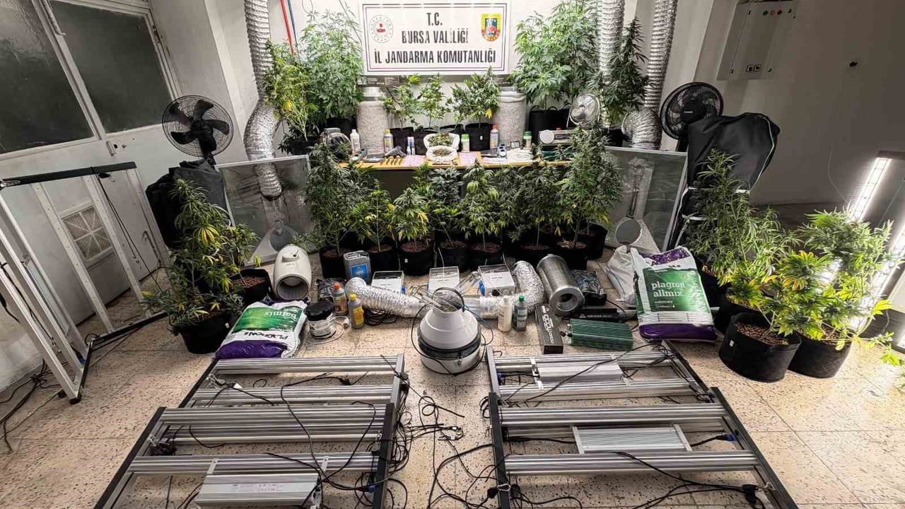 Bursa Nilüfer'de Uyuşturucu İmalathanesine Jandarma Operasyonu: 1 Gözaltı