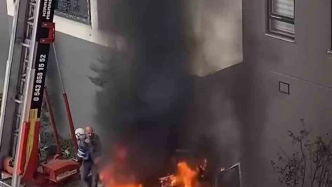 Bursa Osmangazi'de Vinç Alev Aldı: Site Sakinleri Damacanalarla Müdahale Etti