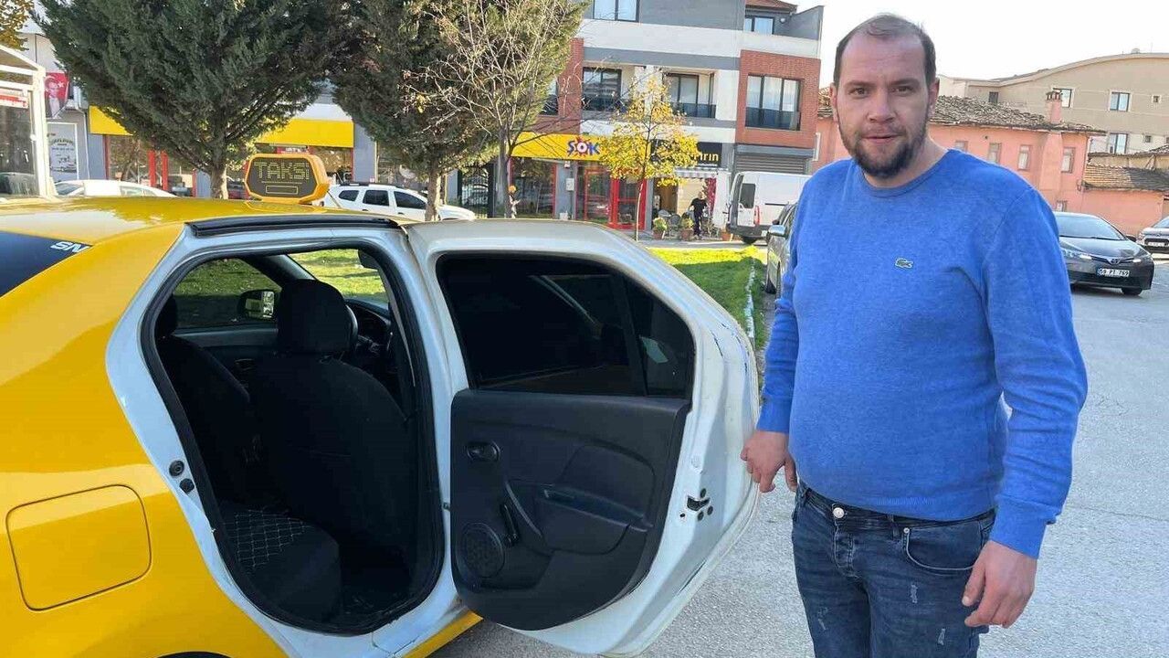 Bursalı taksici Semih Korkmaz 5500 Euro'yu sahibine teslim etti