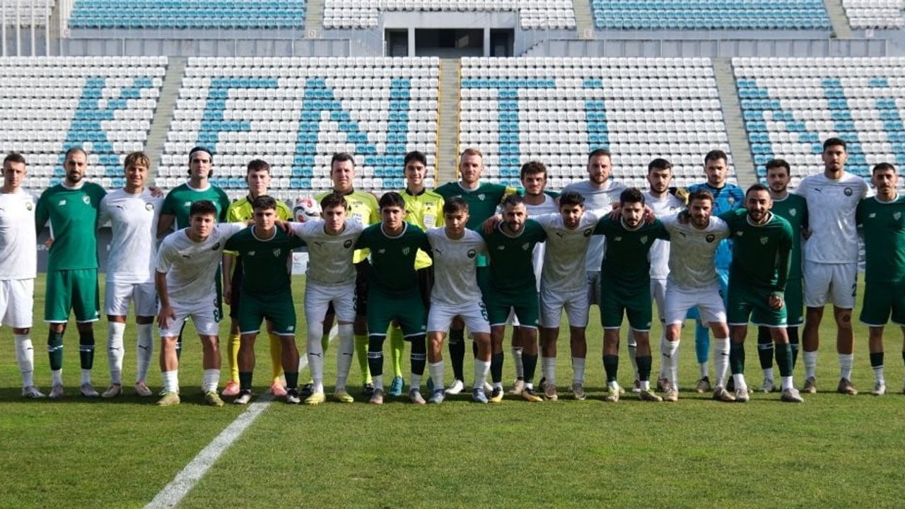 Bursaspor Nilüfer FK'yı 3-0 ile geçti