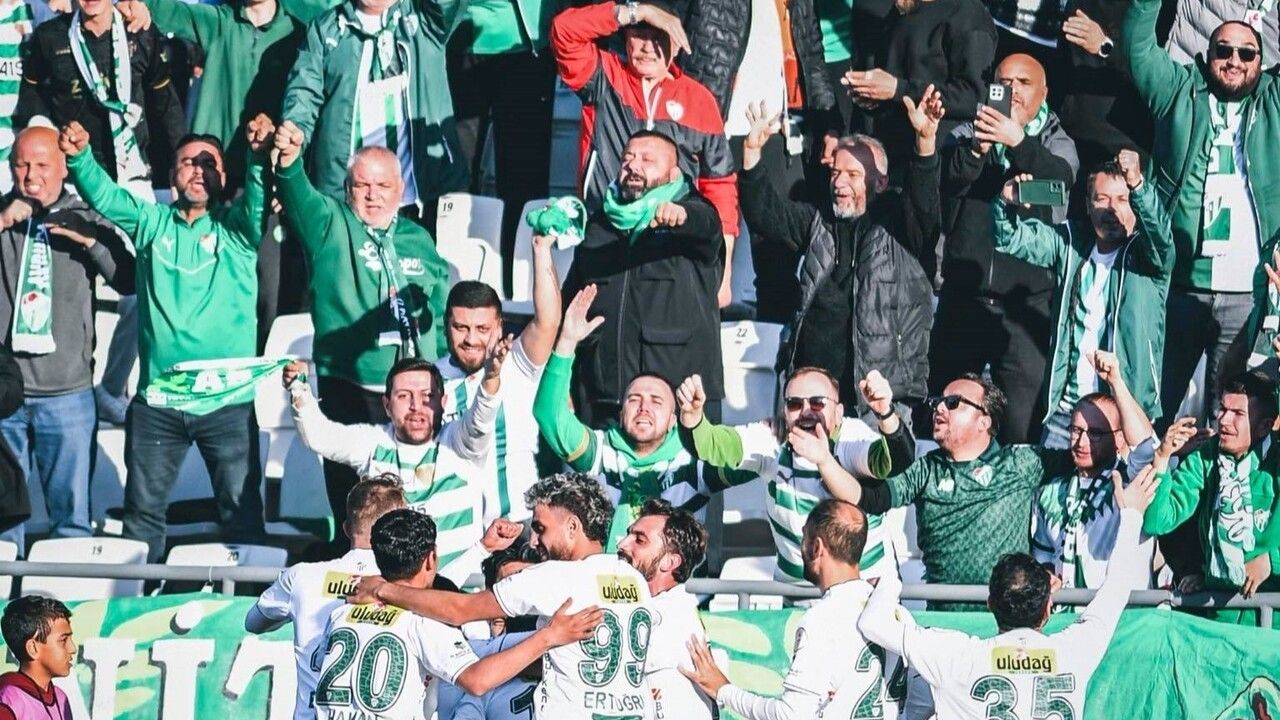 Bursaspor, Somaspor'u 3-0 Yenip Liderliğe Yükseldi