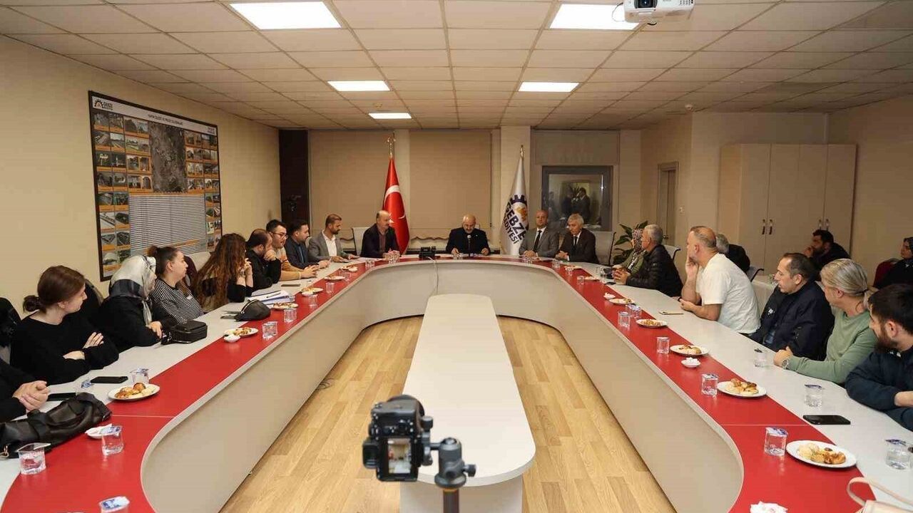 Büyükgöz, Yıkım Kararı Alan Yıldız Apartmanı Mülk Sahipleriyle Toplandı