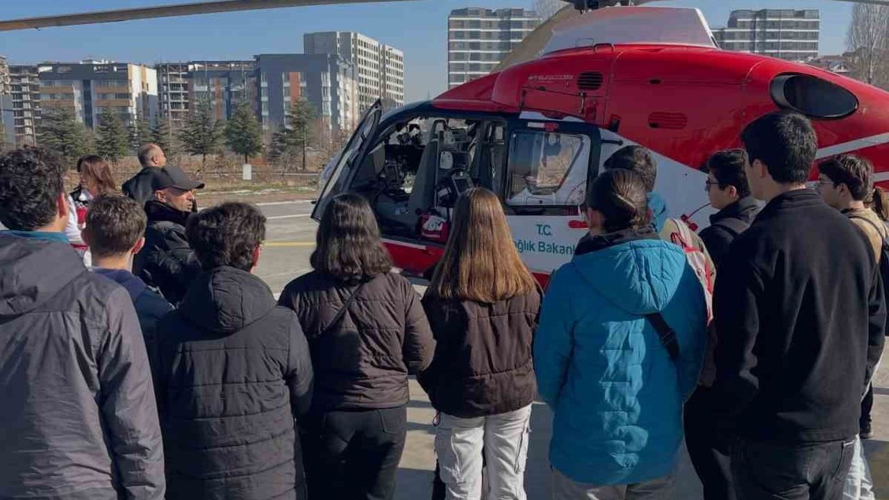 Büyükkılıç’ın Bilişim Akademisi Öğrencileri Helikopterle Havacılık Teknolojilerini İnceledi