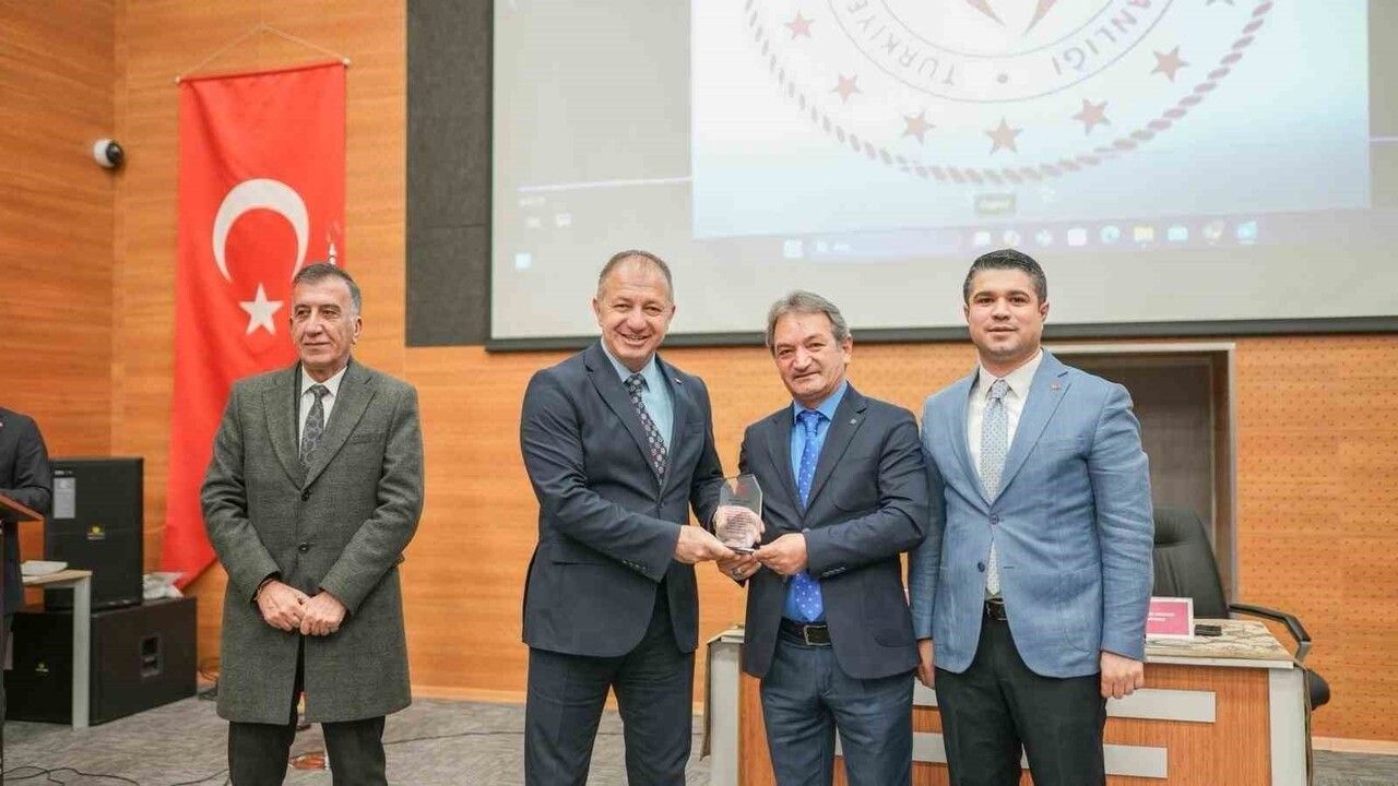 Çakmur’dan Erzurum Spor Tesisleri Personeline Teşekkür Belgesi