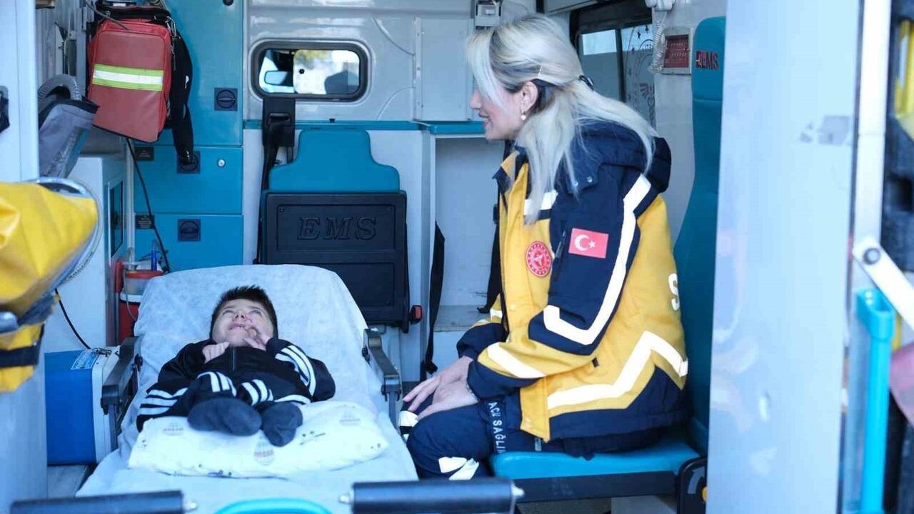 Cam Kemik Hastası Kerim'in Yerköprü Şelalesi Hayali 'Kalbindeki Yer' ile Gerçekleşti