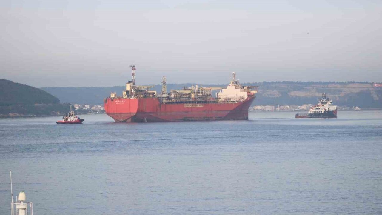 Çanakkale Boğazı'ndan 258 m'lik FPSO 'GRYPHON A' Geçti