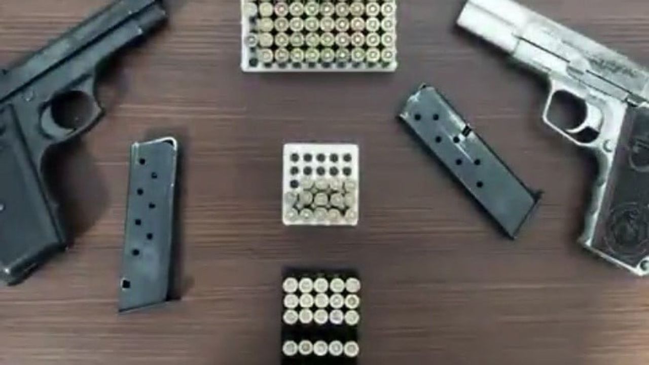 Çanakkale'de Kaçakçılık Operasyonu: 3 Tutuklama, Binlerce Makaron ve Silah Ele Geçirildi