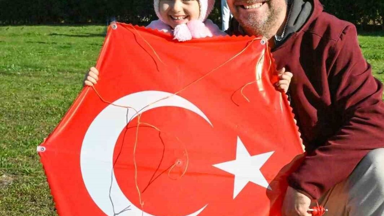 Çanakkale'de Uçurtma Şenliği: Emniyet Ekipleri Çocuklarla Buluştu