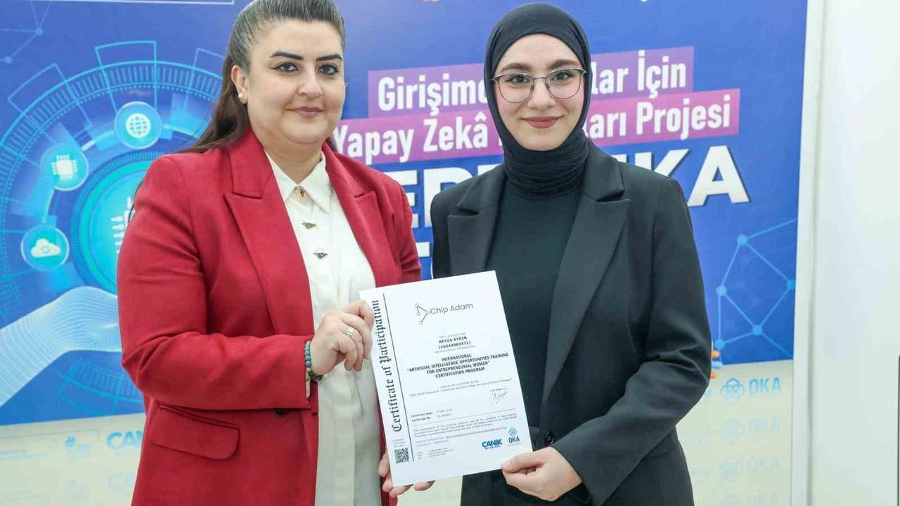 Canik'de Girişimci Kadınlara Yapay Zekâ ve Girişimcilik Eğitimi: Sertifika Coşkusu