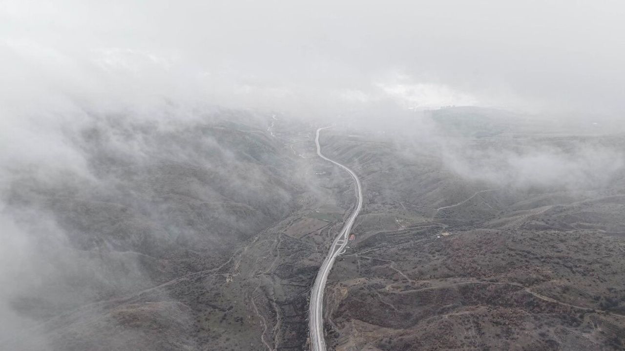 Çankırı'da Yoğun Sis: Dağlar Bulutlarla Kaplandı