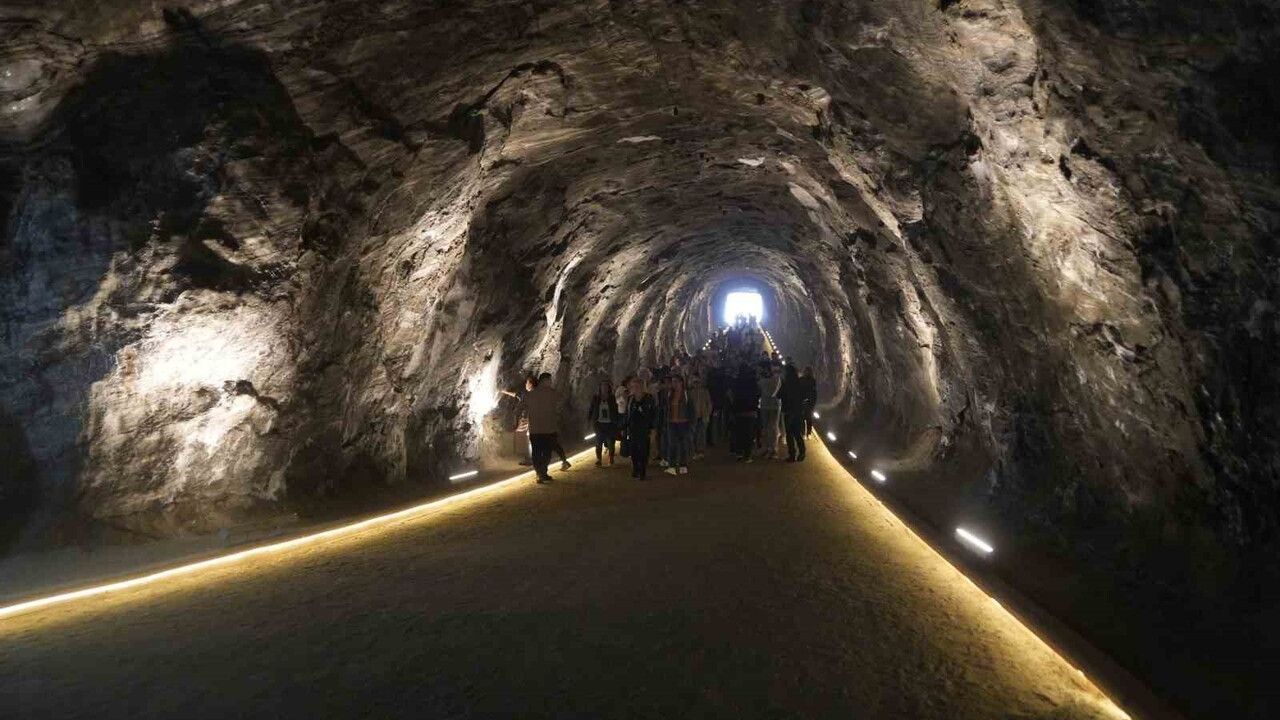 Çankırı'nın 150 m Altındaki Tuz Mağarası Astım ve KOAH Hastalarına Şifa Oluyor