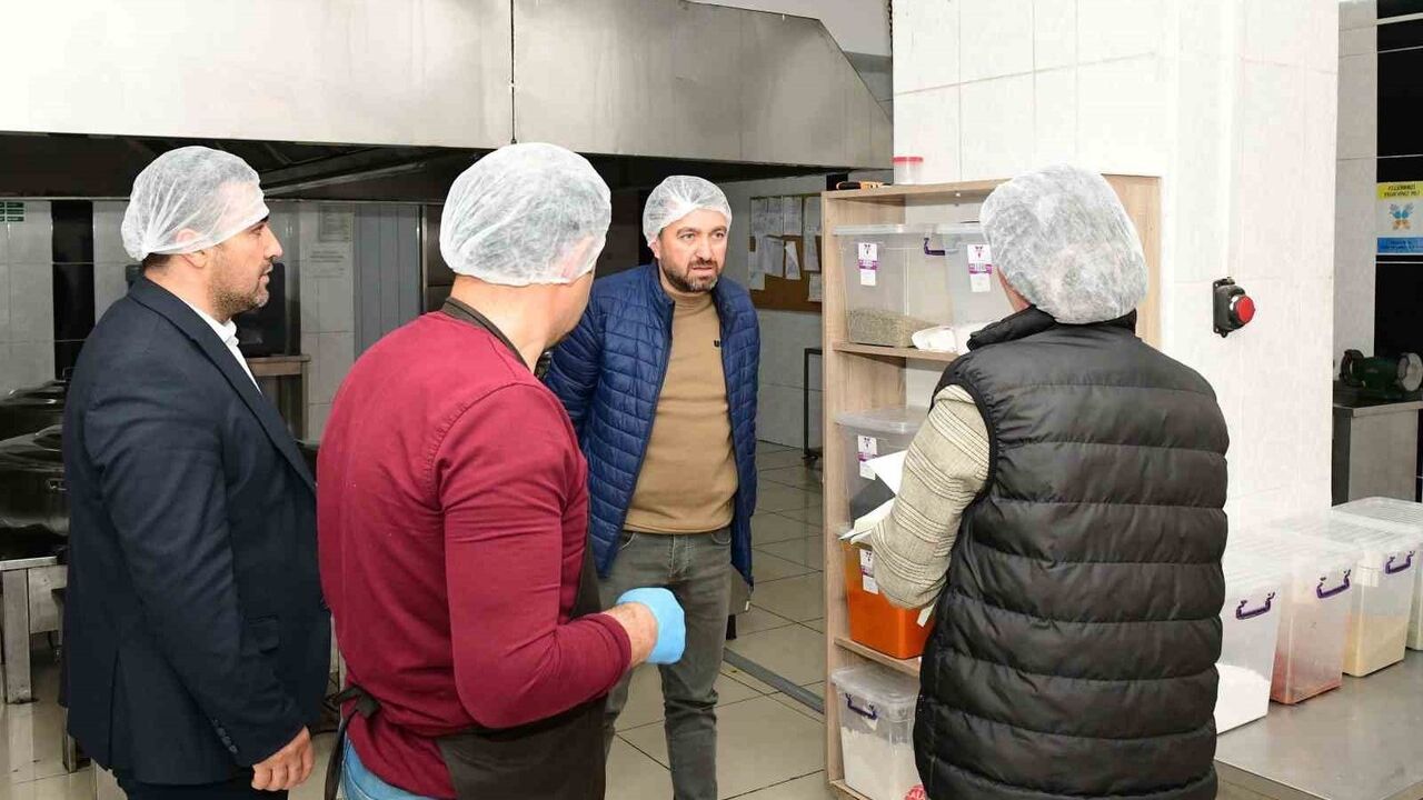 Çatak'ta Okul Yemekhanelerinde Kapsamlı Hijyen ve Gıda Güvenliği Denetimi