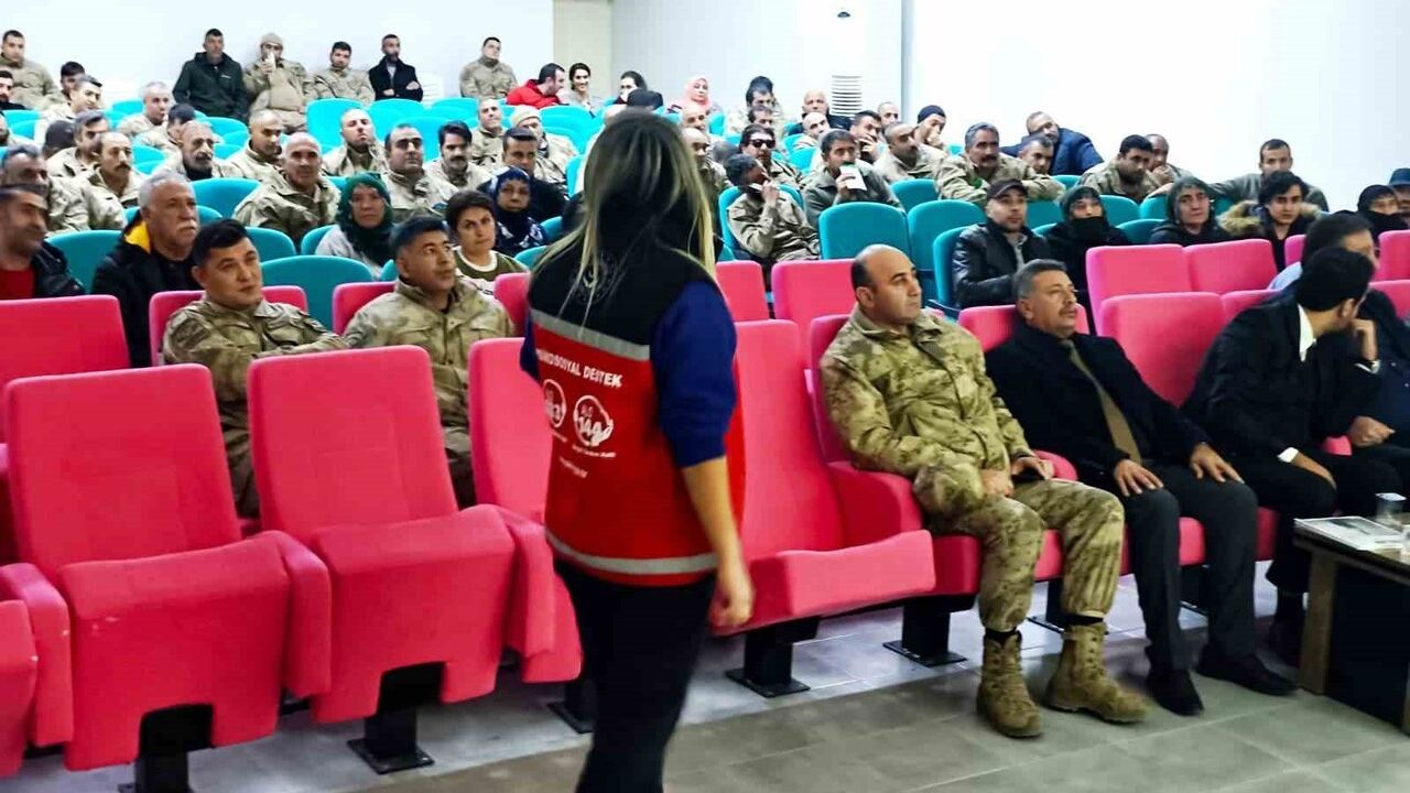 Çemişgezek'te Aileyi Güçlendiren 'Mahallemiz Evimiz, Ailemiz Gücümüz' Programı