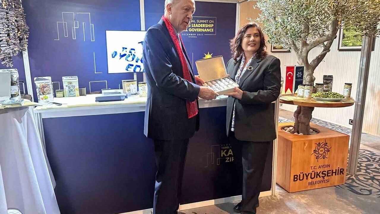 Çerçioğlu'dan Erdoğan'a 'Aydın' Hediyesi: Aydın İnciri ve İşlemeli Fes