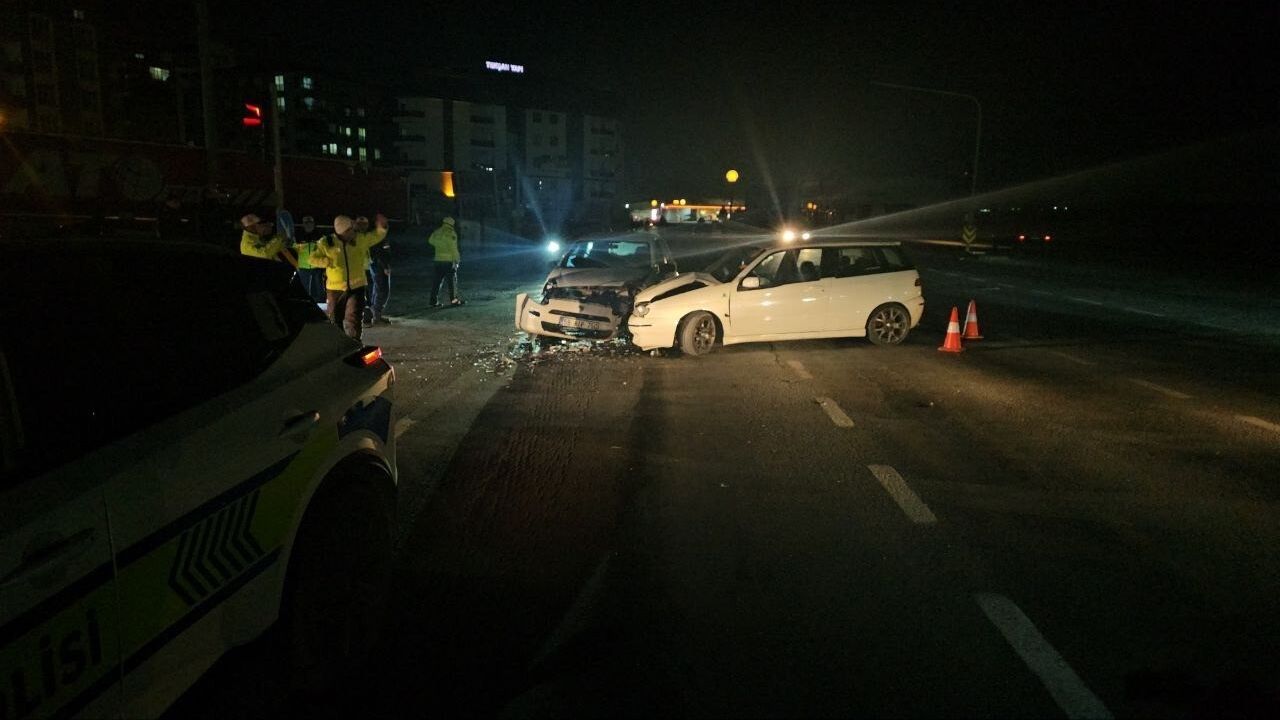 Çerkezköy'de Kırmızı Işık İhlali: 2 Yaralı