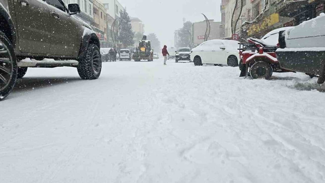Çermik'te Kar Esareti: Ulaşım Felç Oldu, -20 derece Beklentisi