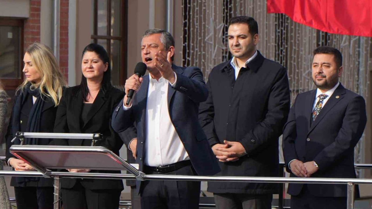 CHP Lideri Özgür Özel'in Edirne Mitinginde Yunanistan-Bulgaristan Övgüsü ve Türkiye Eleştirisi