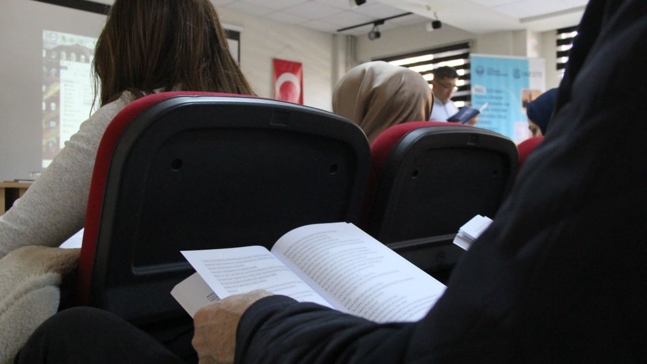 Cizre'de Öğretmenlere 'Anlayarak Hızlı Okuma' Eğitici Eğitimi