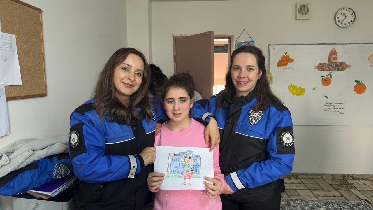 Cizre'de Polisten Ahmet-i Hani Ortaokulu'nda Özel Öğrencilere Anlamlı Etkinlik