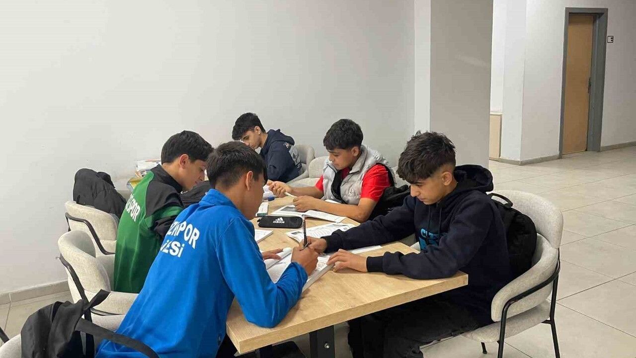 Cizre Diclespor'un Gençleri Kütüphanede: Futbol ve Eğitim El Ele