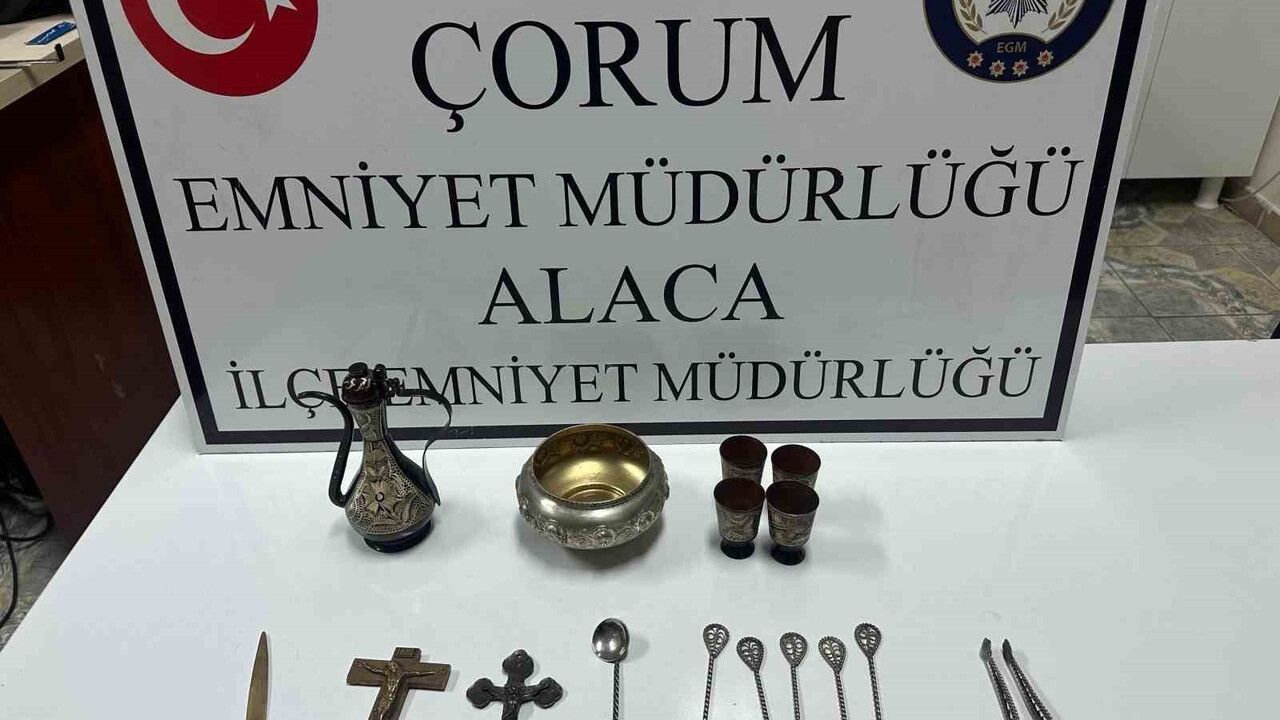 Çorum Alaca'da Tarihi Eser Operasyonu: 1 Gözaltı, 2 Haç Ele Geçirildi