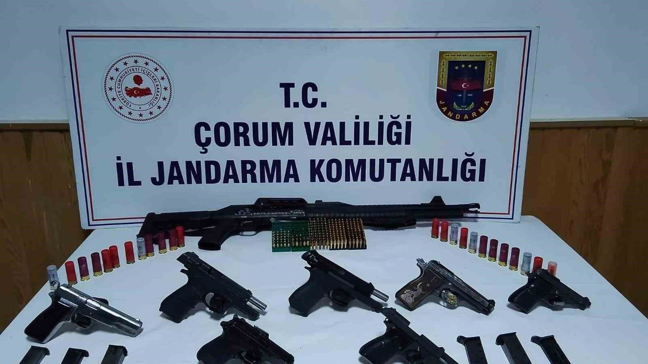 Çorum Bayat'ta Kaçak Silah Operasyonu: Çok Sayıda Silah Ele Geçirildi