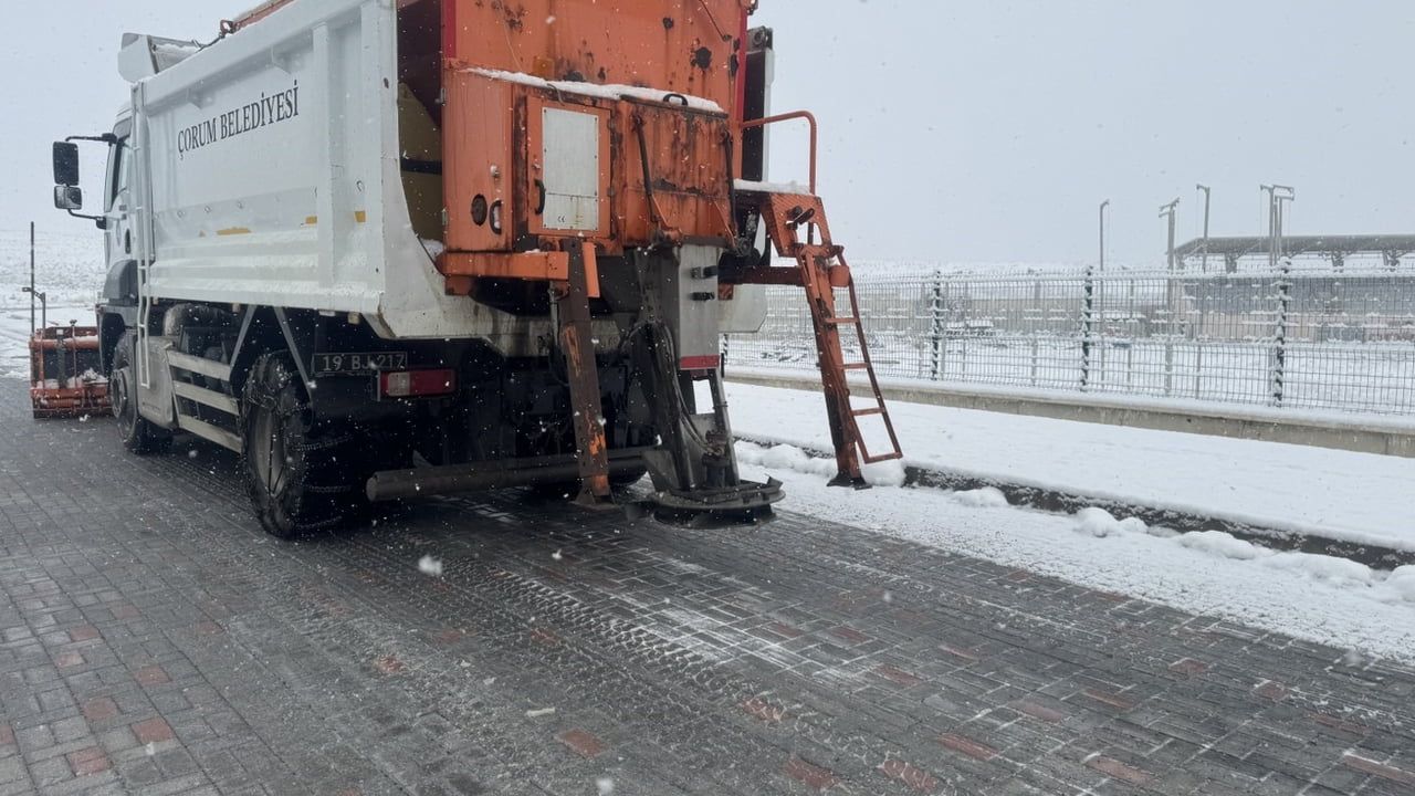 Çorum Belediyesi Karla Mücadeleye Hazır: 7/24 Ekiplerle Ulaşım Güvencesi