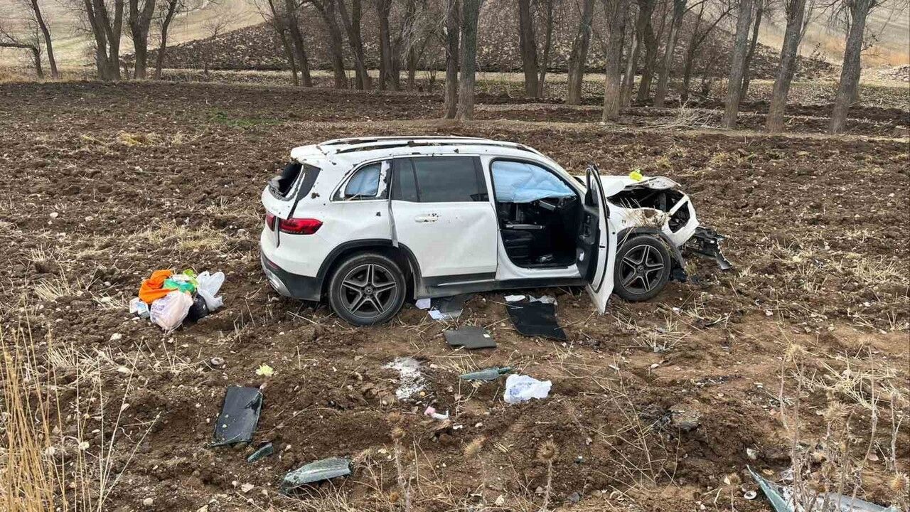 Çorum'da Cip Tarlada Takla Attı: 2 Yaralı