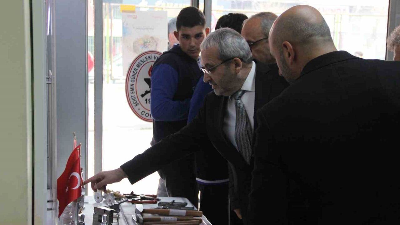 Çorum'da Lise Öğrencilerinin Elektrikli Araçları İlgi Topladı