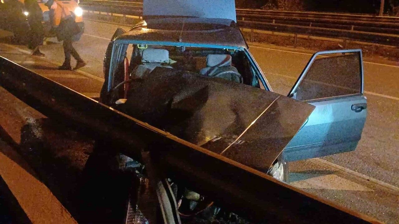 Çorum’da Otomobil Bariyerlere Çarptı: 1 Yaralı