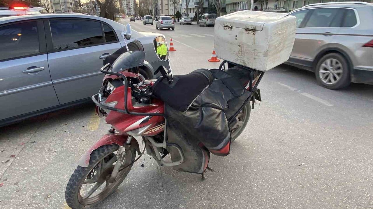 Çorum'da Otomobil-Motosiklet Çarpışması: 1 Yaralı