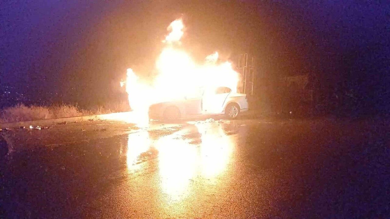 Çorum'da Park Halindeki Araç Alev Topu Oldu: 19 ABC 463 Hurdaya Döndü