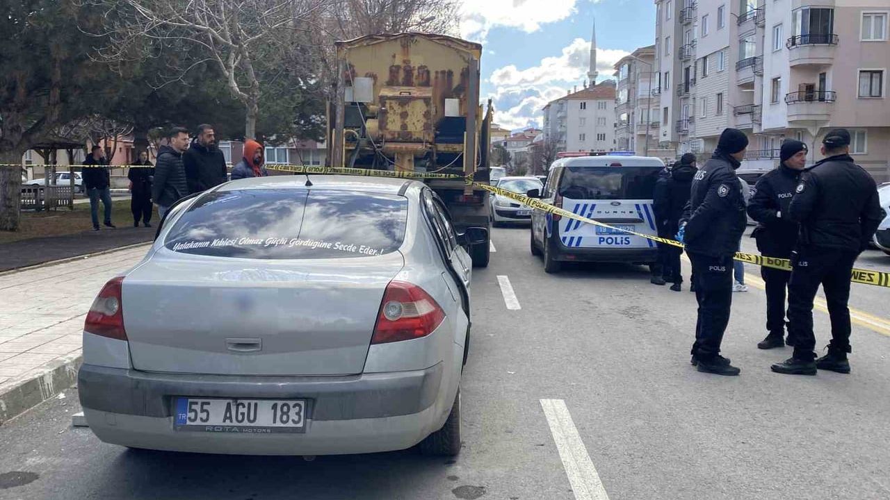 Çorum'da Park Halindeki Otomobilde 30 Yaşındaki Oğuzhan Karameşe Ölü Bulundu