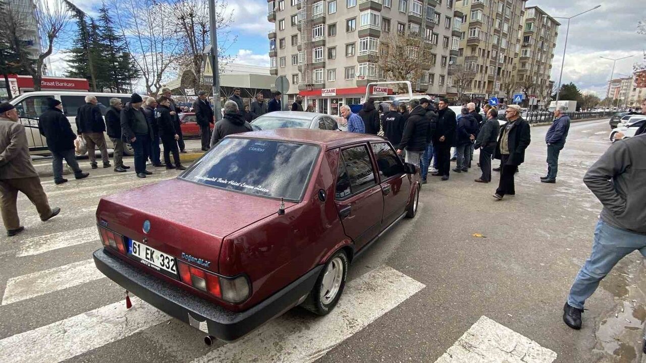 Çorum'da Üç Araç Çarpıştı — Sürücüler Burnu Bile Kanamadan Kurtuldu