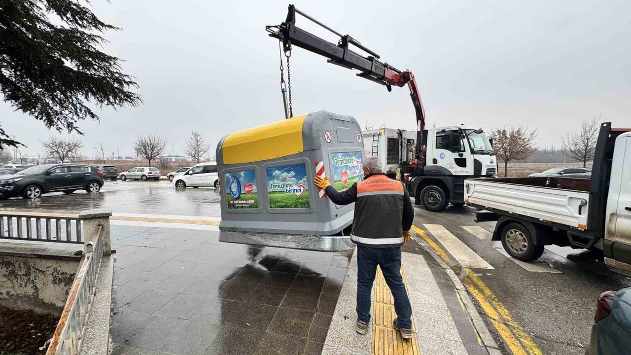 Çorum'da Yeni Nesil Çöp Konteynerleri Yerleştiriliyor