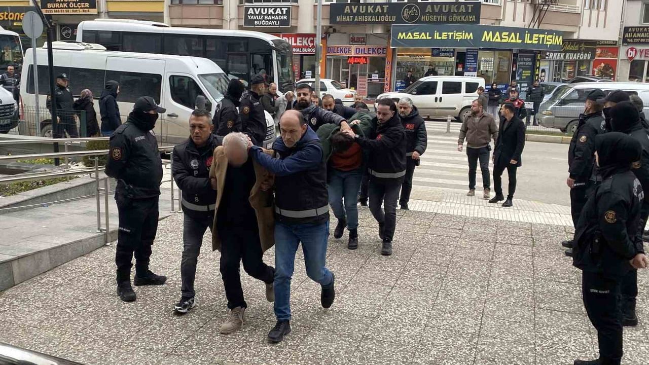 Çorum Merkezli 5 İlde Araç Dolandırıcılığı Operasyonu: 14 Gözaltı, 58 Araca El Konuldu