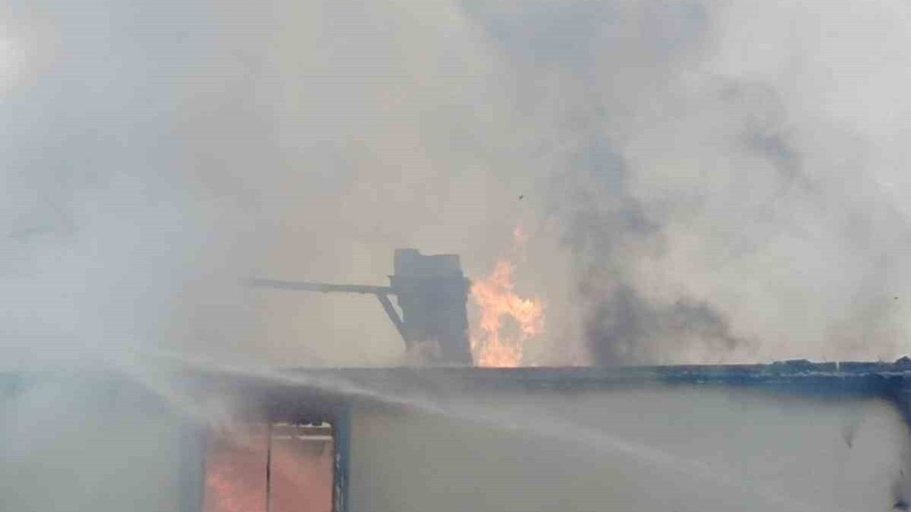 Çorum Osmancık'ta Yangın: İki Katlı Ev Kullanılamaz Hale Geldi