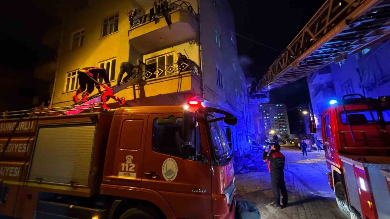 Çorum Sungurlu'da Apartman Yangını: 10 Kişi Dumandan Etkilendi