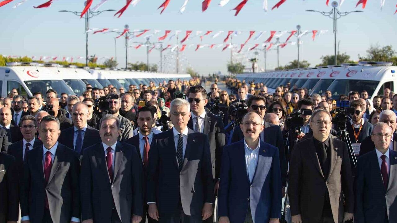 Cumhuriyet tarihinde ilk: Samsun Büyükşehir Belediyesi 100 ambulansı filoya kattı