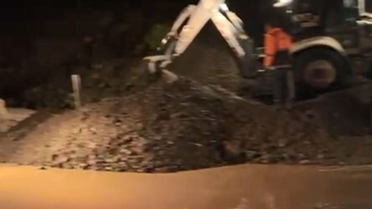 D-400'ü Kapatan Sel Mucurları: Anamur-Gazipaşa Arası Trafik Tek Şeride Düştü