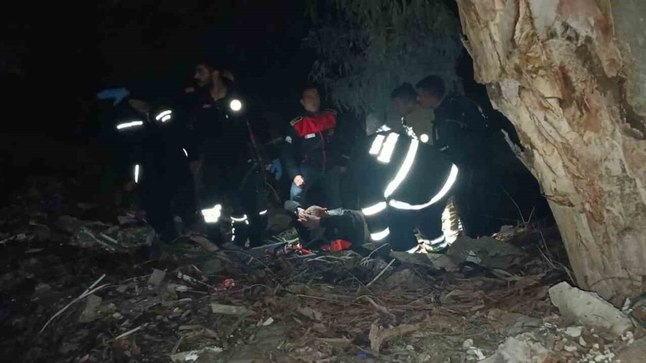 Defne'de Su Kanalına Düşen Şahıs İtfaiye Tarafından Kurtarıldı