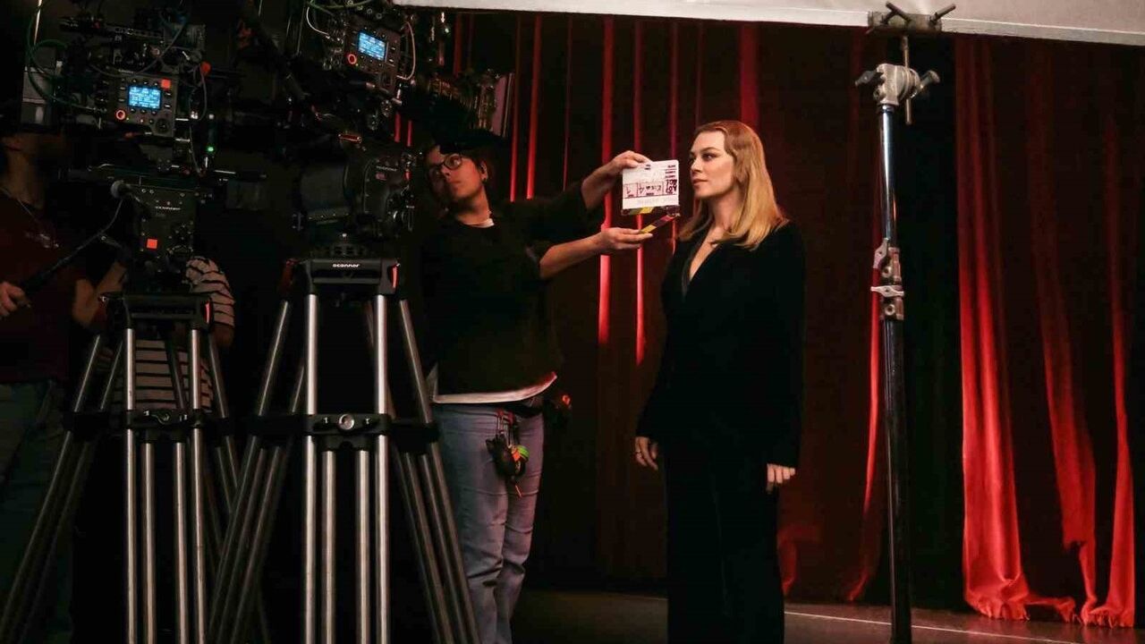 Demet Evgâr'dan Vodafone Kırmızı Işık ile Şiddete Dur Çağrısı