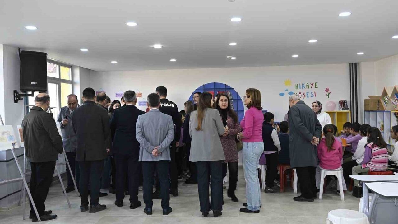 Demirci’de 10 Aralık’ta Öğrenciler İnsan Haklarını Atölyelerde Keşfetti